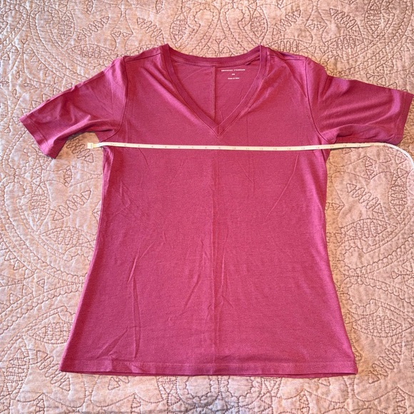 Universal Standard V-Neck Mauve Tee - Picture 4 of 12